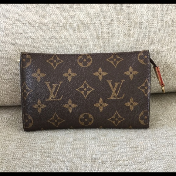 Louis Vuitton Handbags - Louis Vuitton bucket pouch